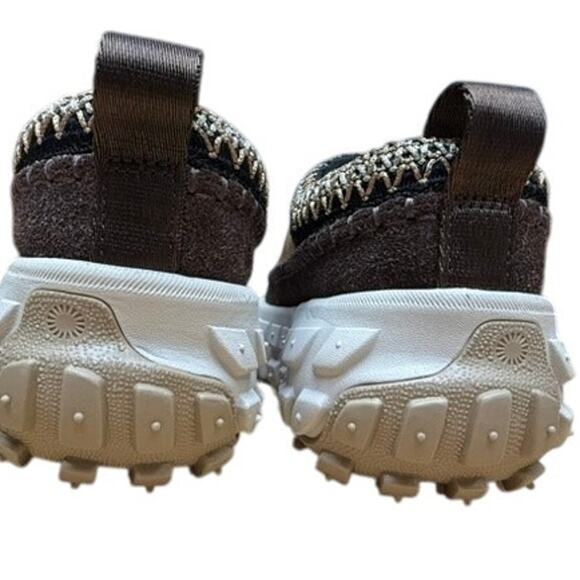 NWT! "UGG" KIDS Venture Daze Slip On Suede SZ 3Y Thick Tread Embroidered Accent - Picture 3 of 11